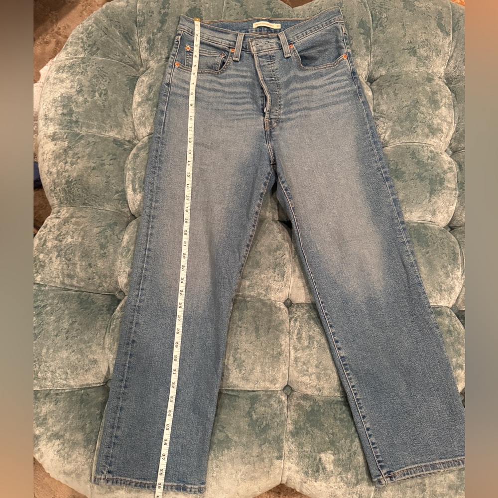 Levi's Women's Mid Wash Straight Leg Jeans